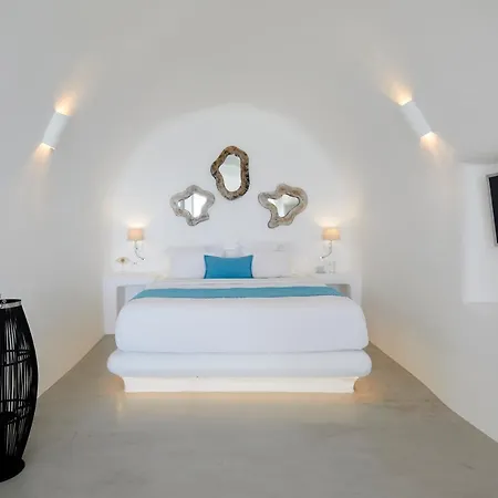 Iliovasilema & Hotel Imerovigli (Santorini)